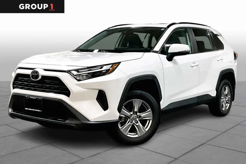 2022 Toyota RAV4 XLE photo 1