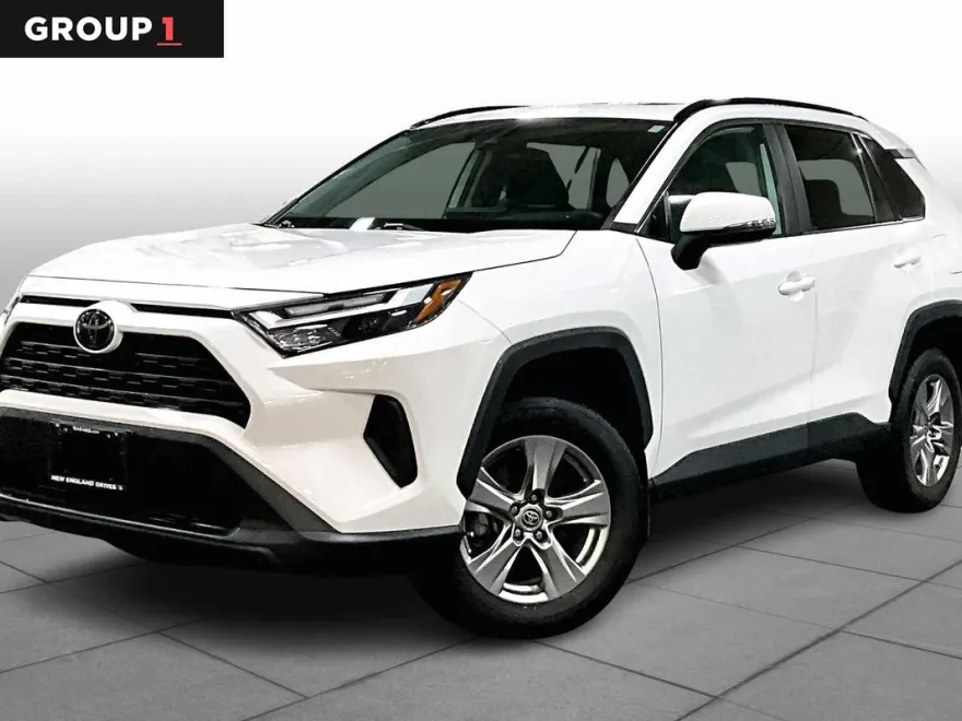 2022 Toyota RAV4 XLE photo 1