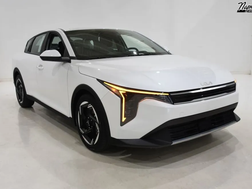 2025 Kia K4 EX photo 1
