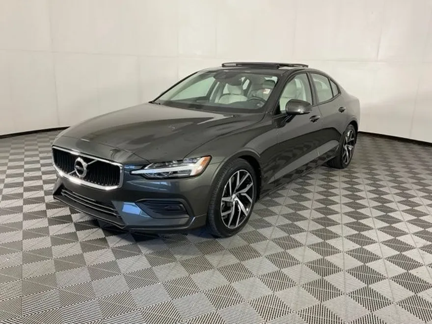 2020 Volvo S60 T6 Momentum photo 1