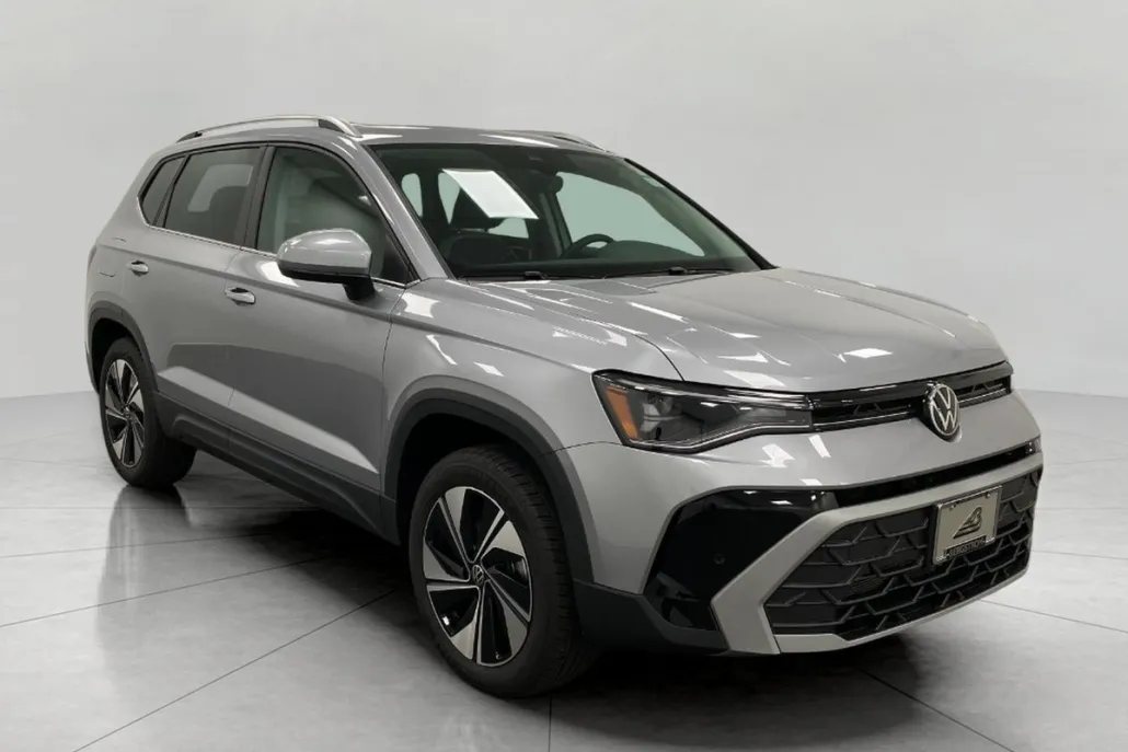 2025 Volkswagen Taos SE photo 1