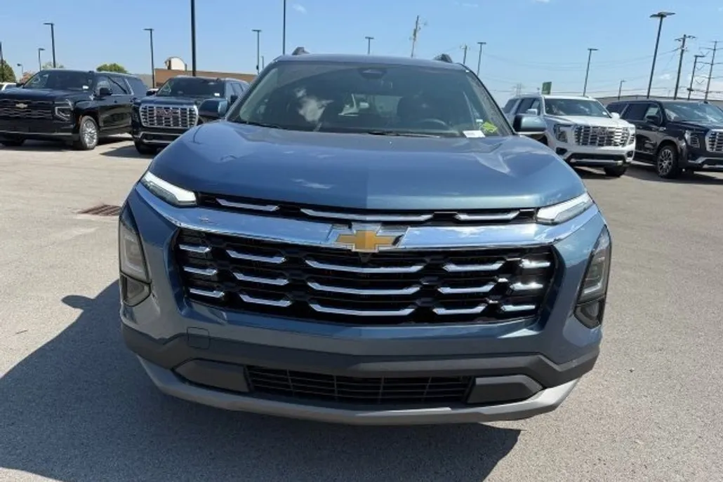 2026 Chevrolet Equinox LT photo 1