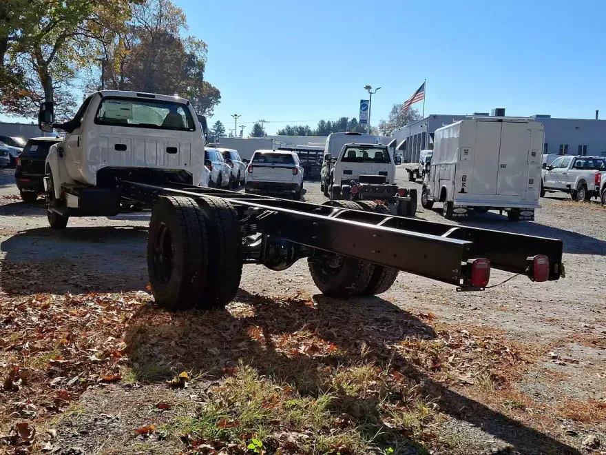 2025 Ford F-650 Base photo 1