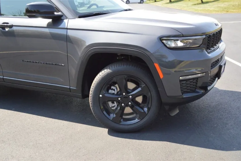 2025 Jeep Grand Cherokee Limited photo 1