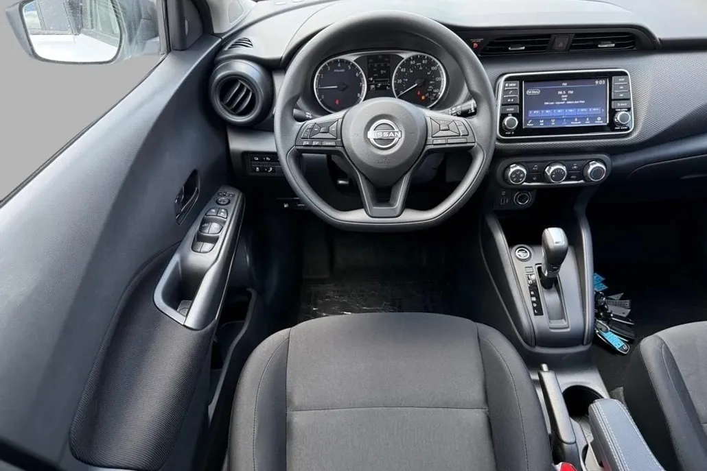 2025 Nissan Kicks Play S photo 1