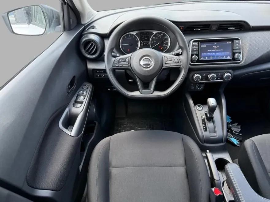 2025 Nissan Kicks Play S photo 1