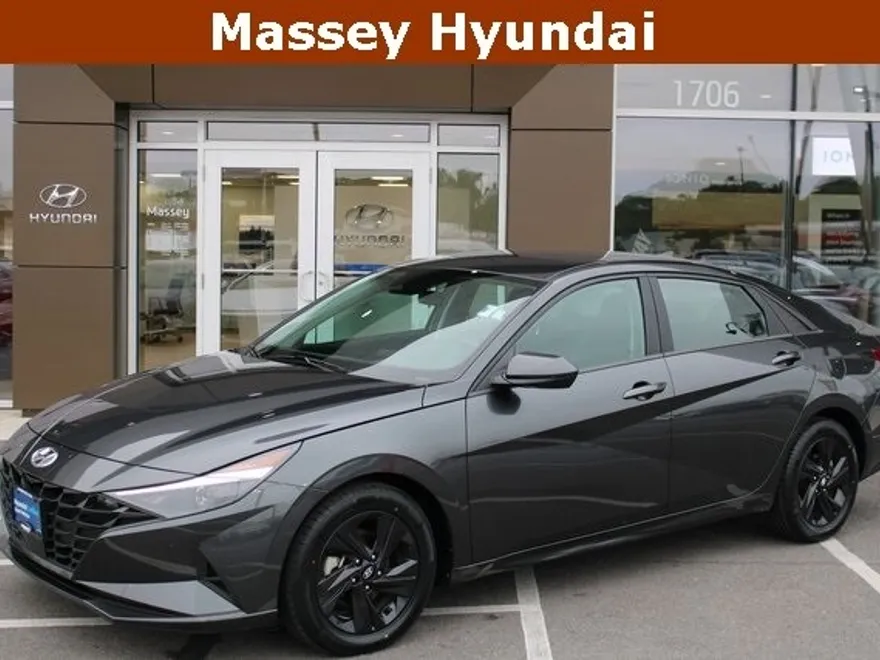 2022 Hyundai Elantra SEL Convenience photo 1