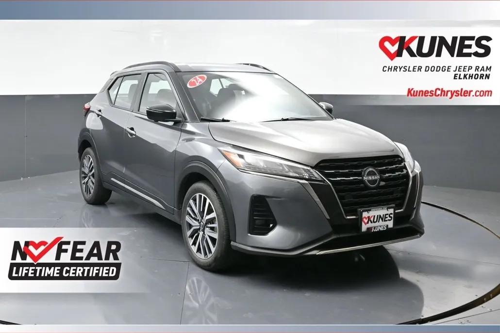 2024 Nissan Kicks SR photo 1