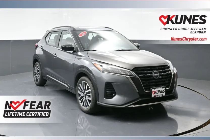 2024 Nissan Kicks SR photo 1