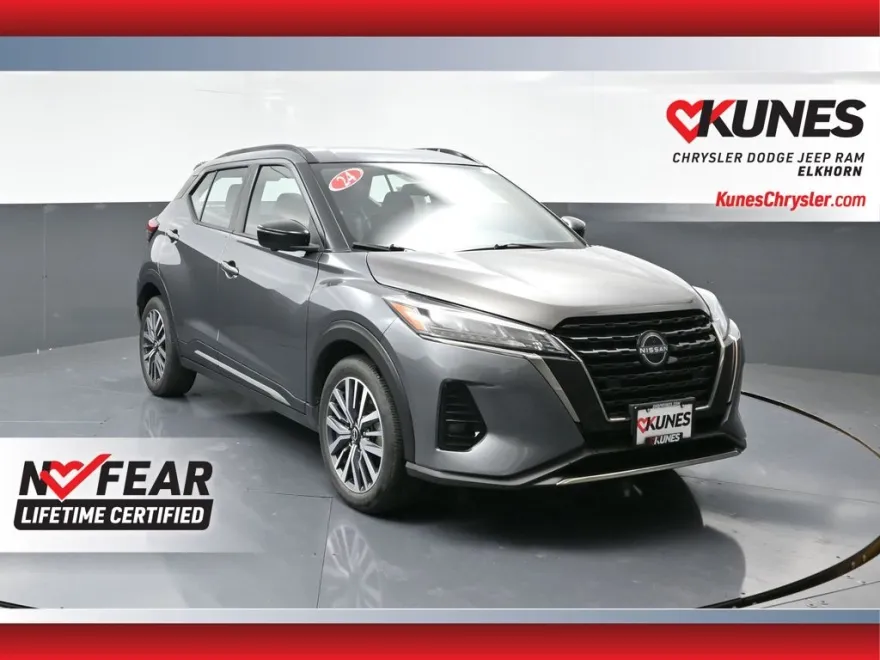 2024 Nissan Kicks SR photo 1