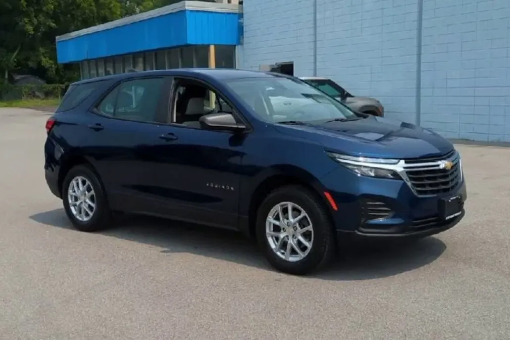2023 Chevrolet Equinox LS photo 1