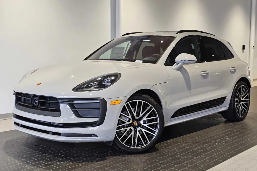 2025 Porsche Macan T photo 1