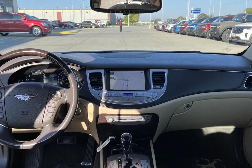 2011 Hyundai Genesis 4.6 photo 1