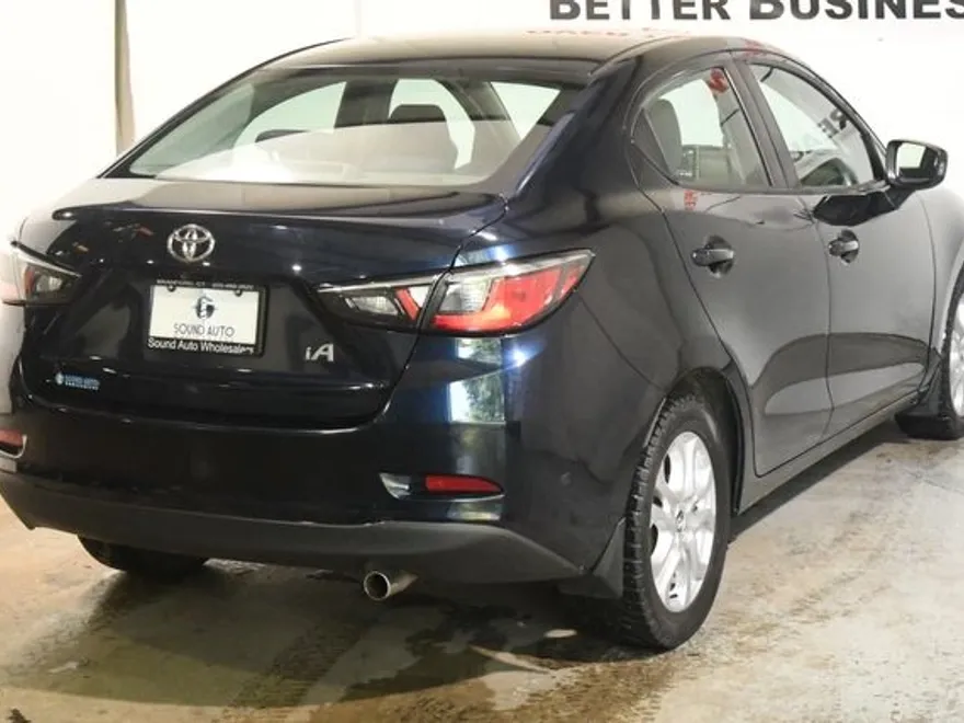 2017 Toyota Yaris iA photo 1