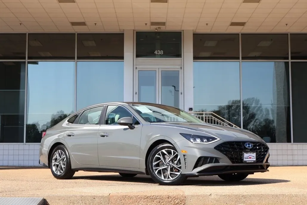 2022 Hyundai Sonata SEL photo 1