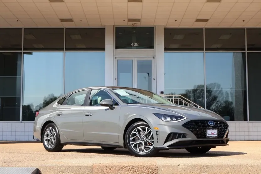 2022 Hyundai Sonata SEL photo 1