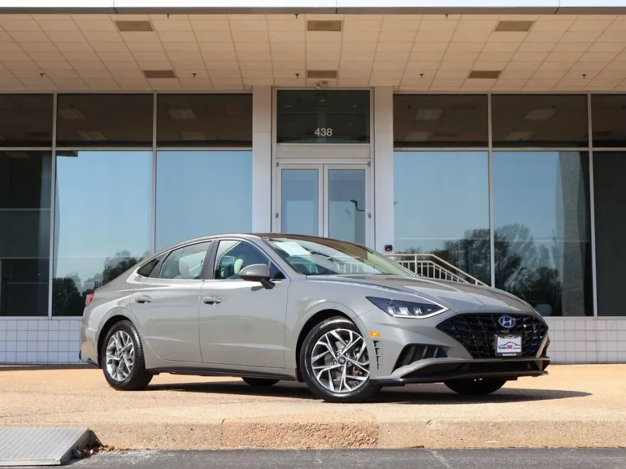 2022 Hyundai Sonata SEL photo 1