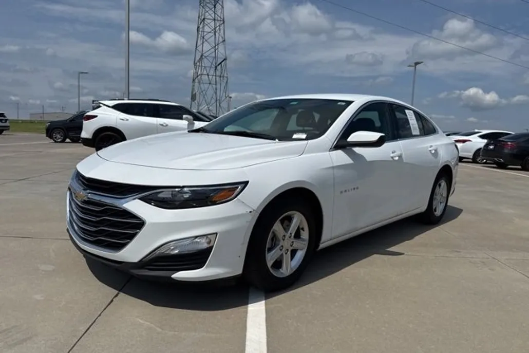 2024 Chevrolet Malibu LS photo 1