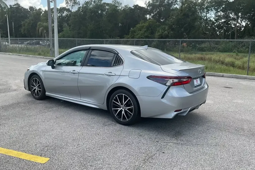 2023 Toyota Camry SE photo 1