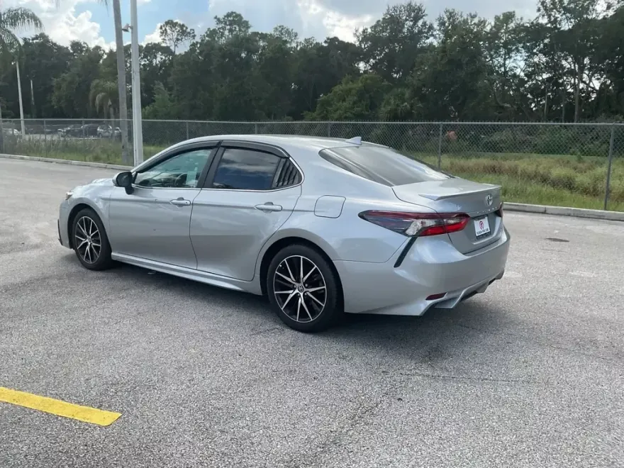 2023 Toyota Camry SE photo 1