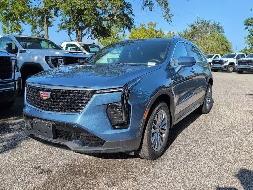 2025 Cadillac XT4 Premium Luxury photo 1