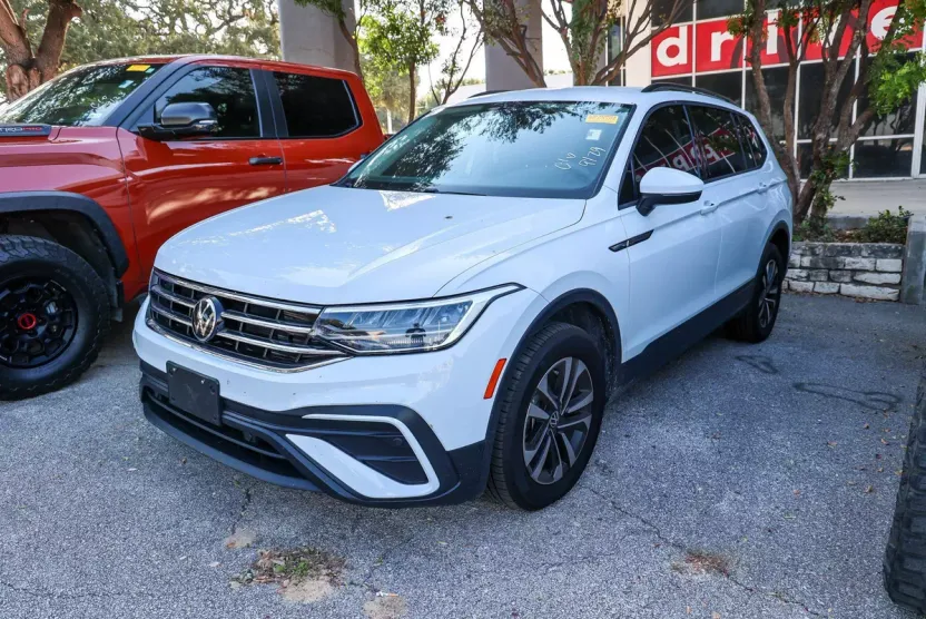 2022 Volkswagen Tiguan S photo 1