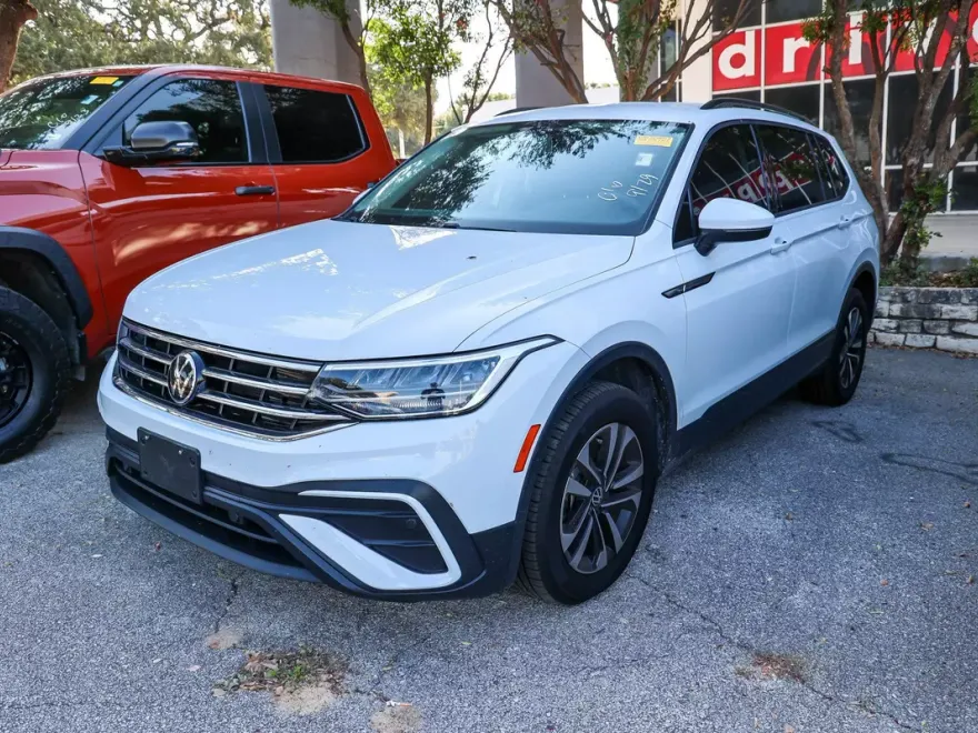 2022 Volkswagen Tiguan S photo 1