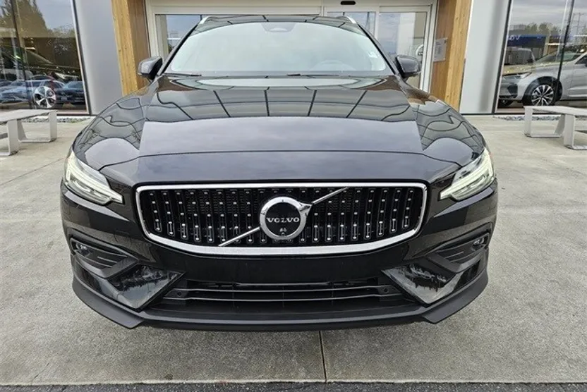 2025 Volvo V60 Plus photo 1