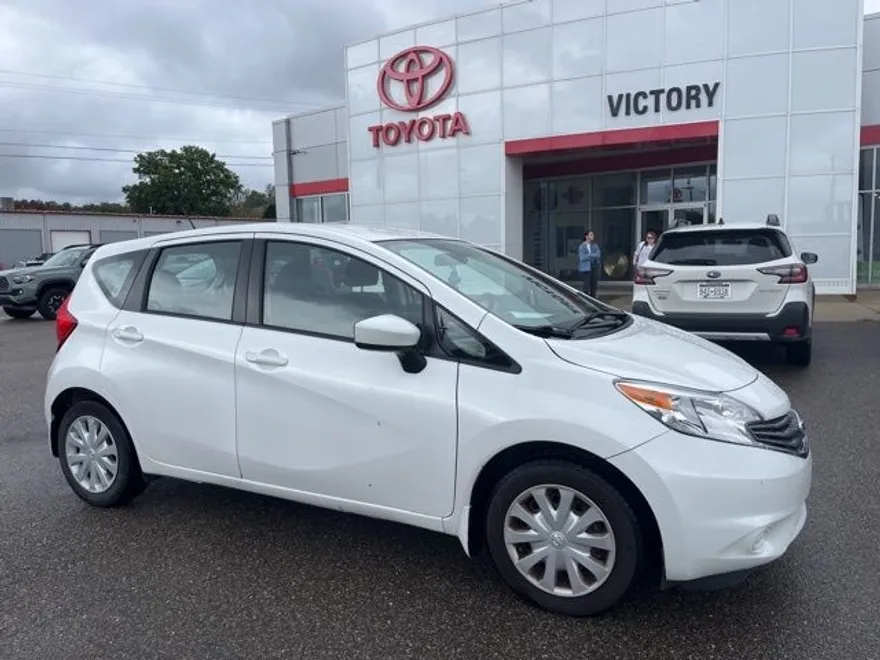 2016 Nissan Versa Note SV photo 1