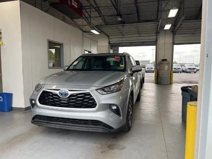 2020 Toyota Highlander XLE photo 1