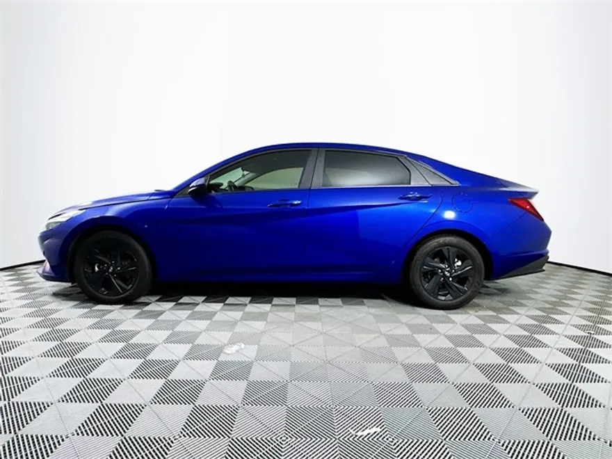 2023 Hyundai Elantra SEL photo 1