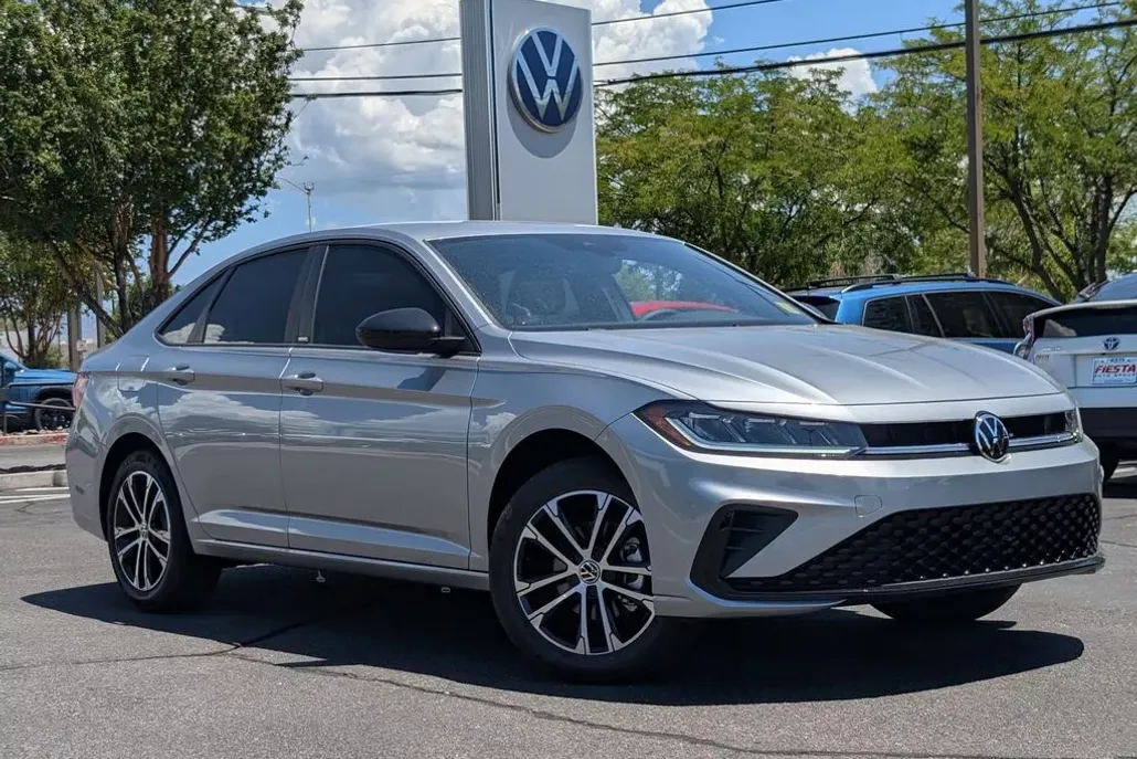 2025 Volkswagen Jetta 1.5T Sport photo 1
