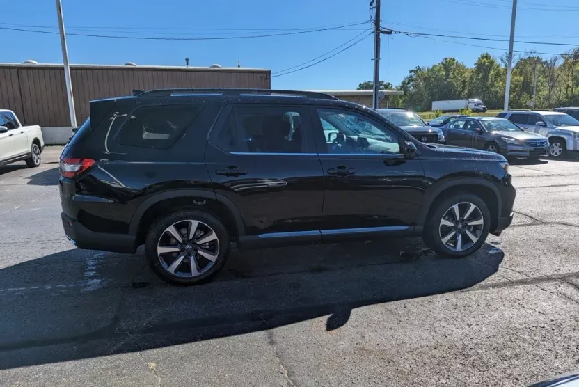 2025 Honda Pilot Touring photo 1