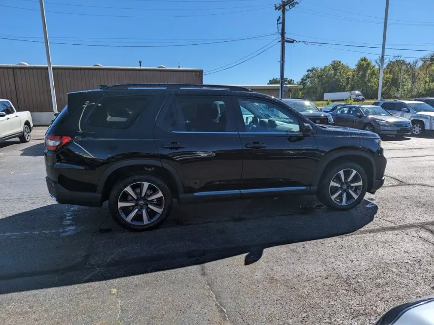 2025 Honda Pilot Touring photo 1