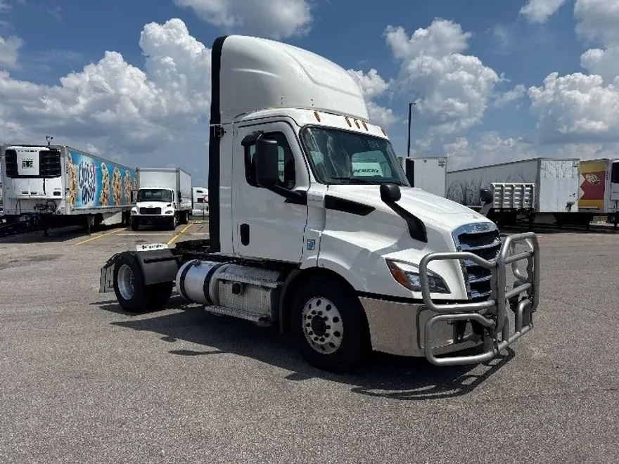 2020 Freightliner Cascadia 116" Day cab photo 1