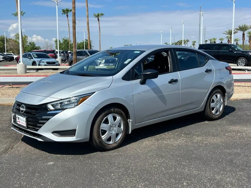 2025 Nissan Versa 1.6 S photo 1