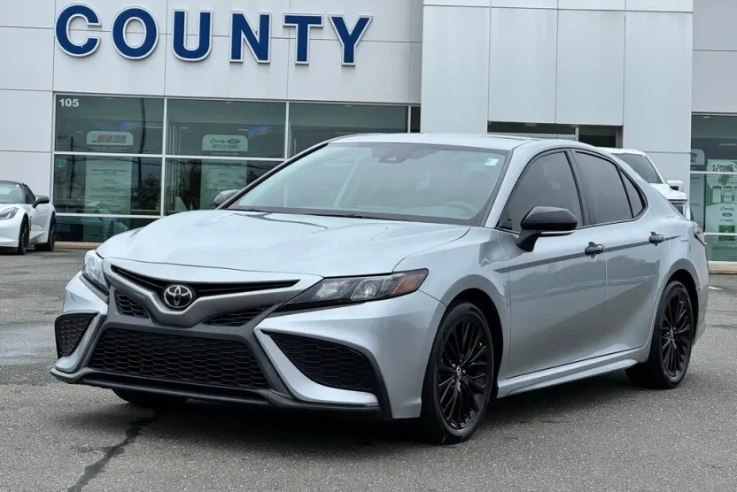 2022 Toyota Camry SE photo 1