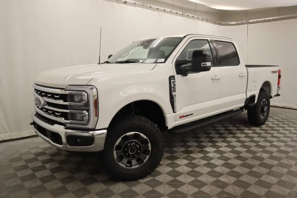 2024 Ford F-350 Lariat photo 1