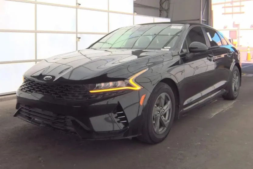 2021 Kia K5 LXS photo 1