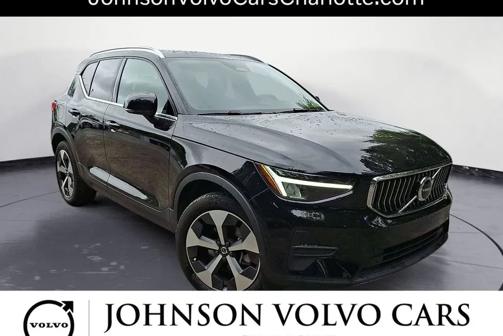 2025 Volvo XC40 Core photo 1