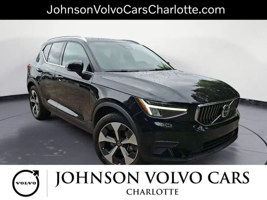 2025 Volvo XC40 Core photo 1