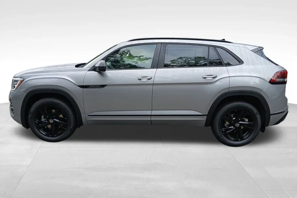 2026 Volkswagen Atlas Cross Sport SEL R-Line photo 1