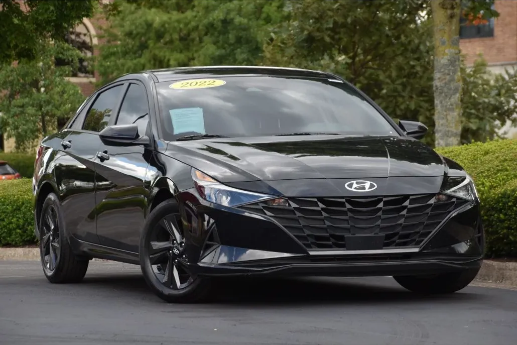 2022 Hyundai Elantra SEL Convenience photo 1