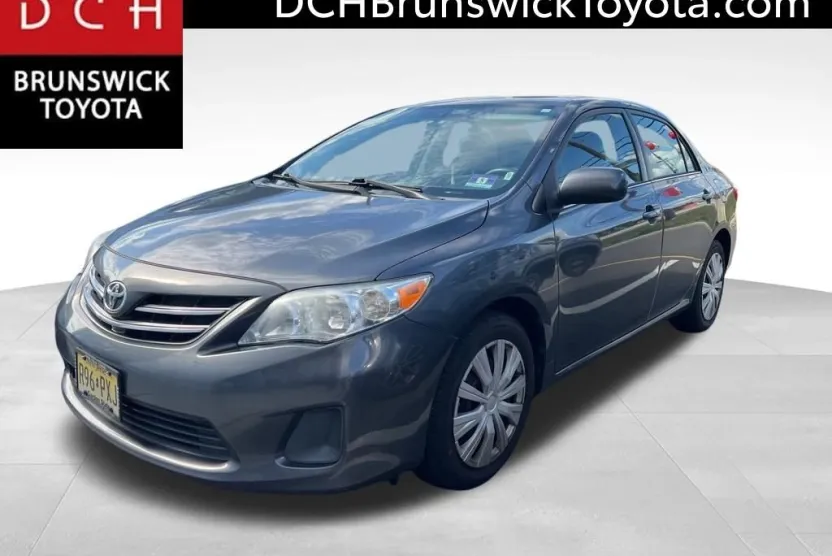 2013 Toyota Corolla LE photo 1
