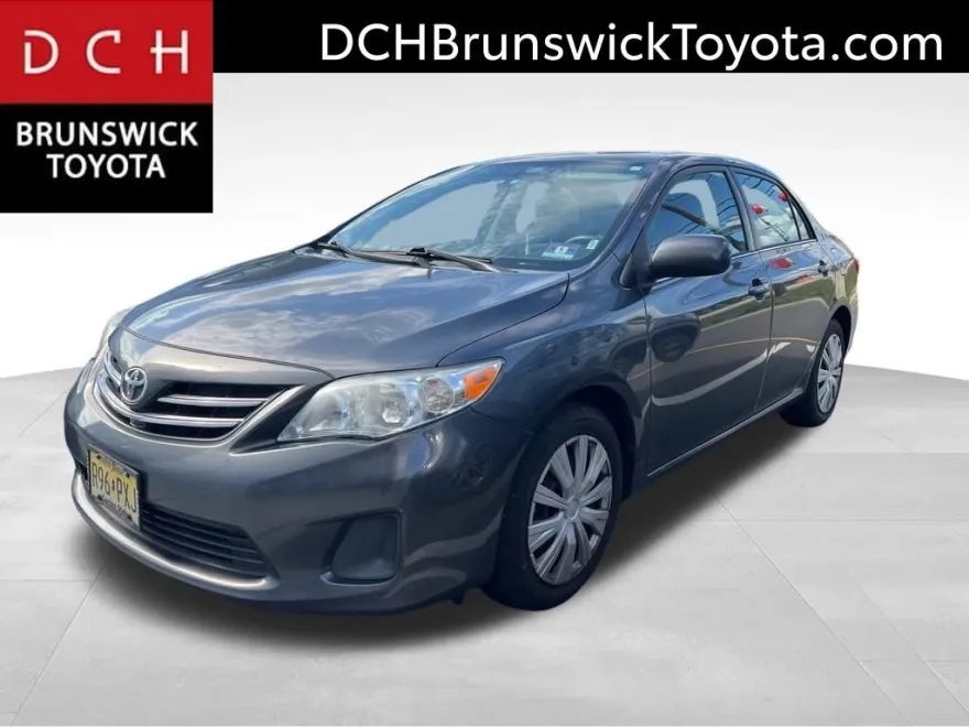 2013 Toyota Corolla LE photo 1