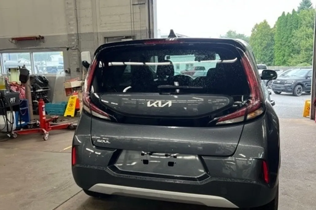 2023 Kia Soul LX photo 1