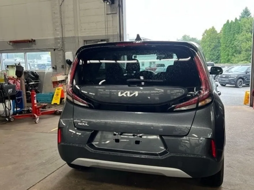 2023 Kia Soul LX photo 1