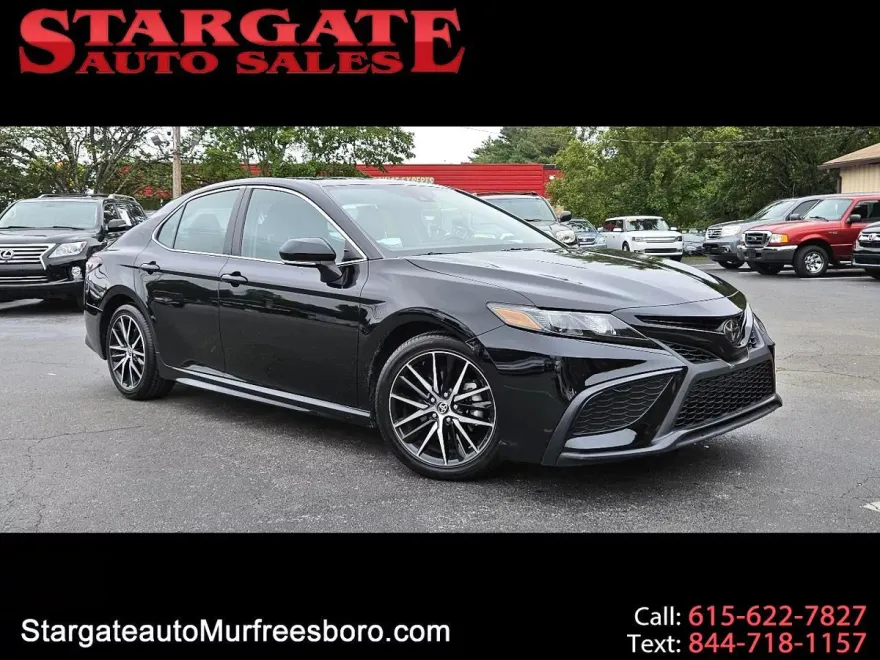 2023 Toyota Camry SE photo 1