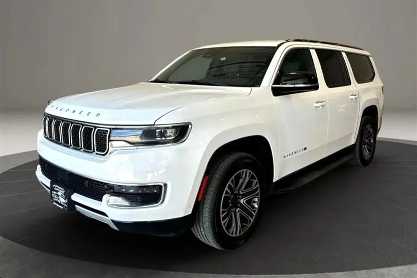 2023 Jeep Wagoneer L Series II photo 1