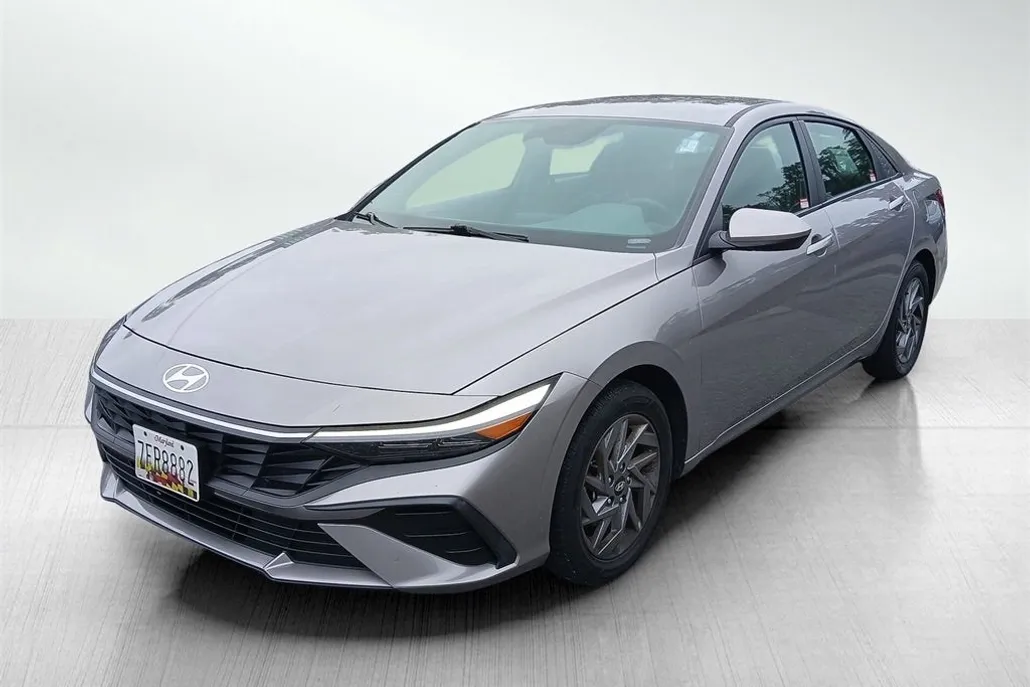 2024 Hyundai Elantra SEL photo 1